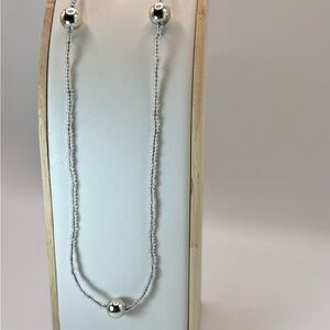 Radiant Gold Pendant Necklace with Intricate Detailing